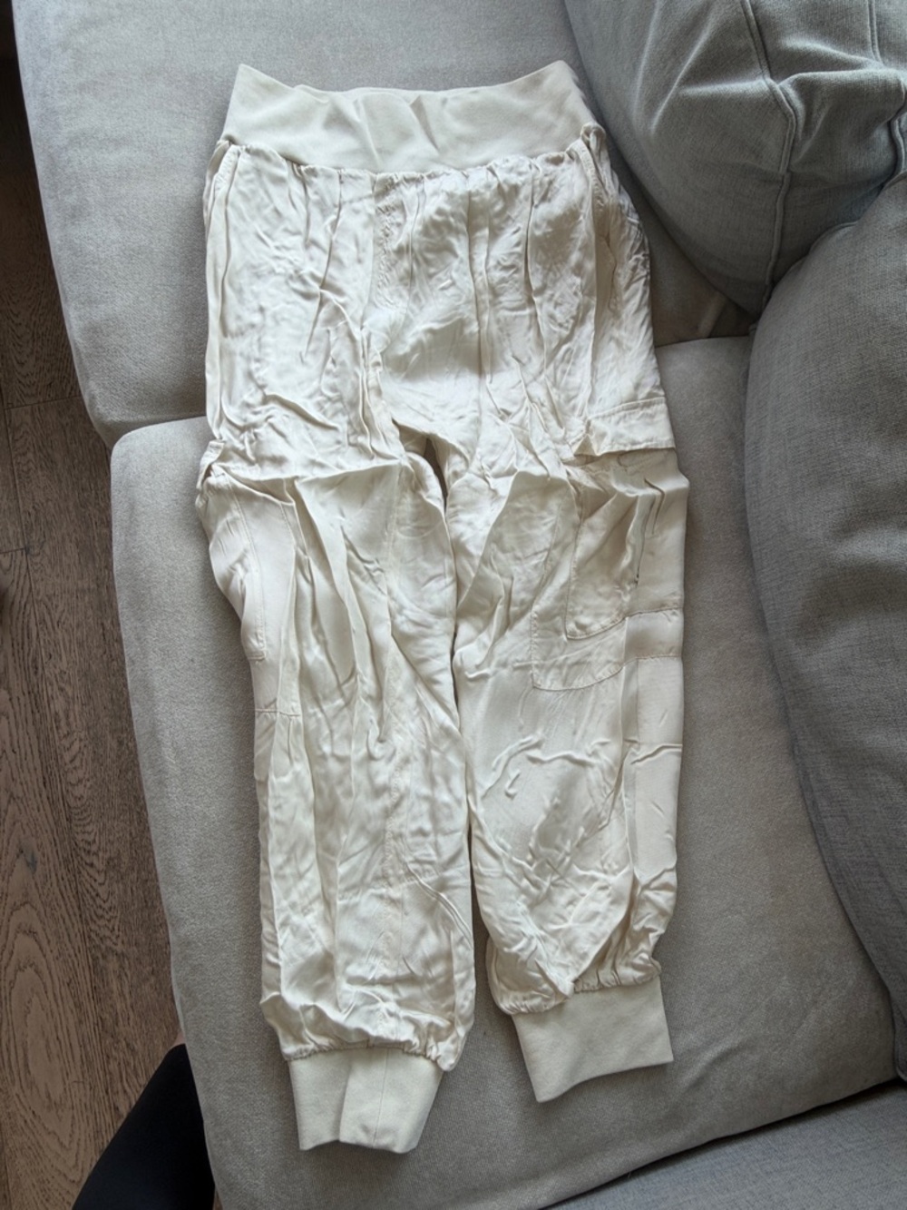 Cinq à Sept 'Giles' Crepe Cargo Jogger Pants, Alabaster - L